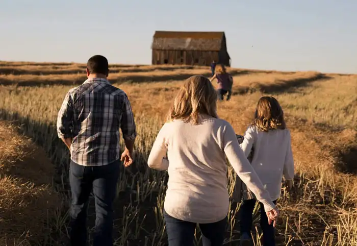 Eltern und Kinder draußen